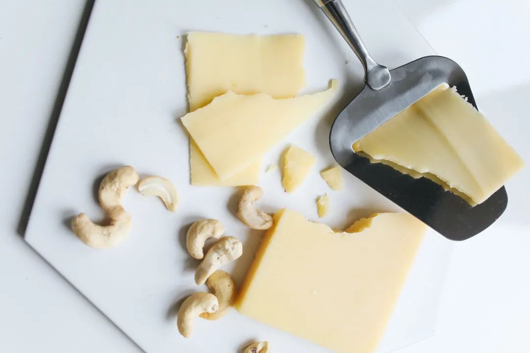 什么是奶酪（奶酪的制作过程类似豆浆做豆腐的过程）