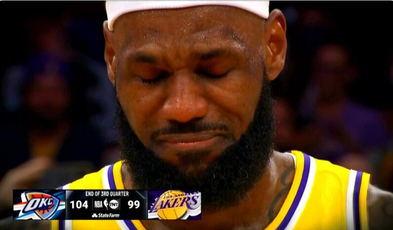 詹姆斯打破纪录后激动落泪，NBA暂停比赛萧华现场祝贺