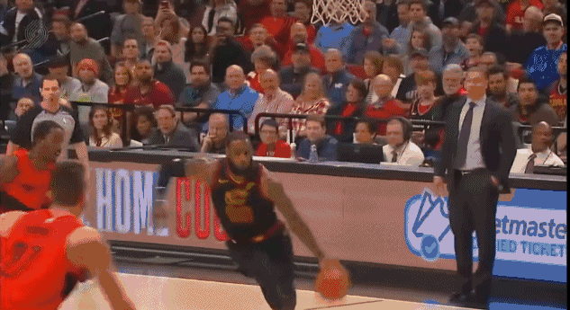 nba詹姆斯扣篮（翱翔天际世皆惊！这可能是詹姆斯生涯最精彩的十记扣篮）