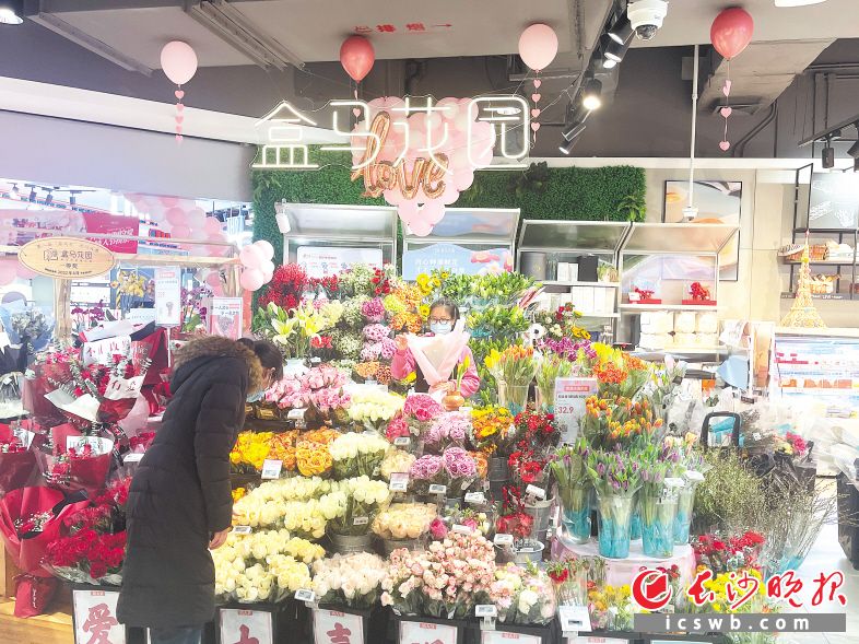 “独尊玫瑰”→“百花齐放”，长沙鲜花市场借力浪漫经济迎开年首个爆单时刻