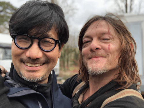 小岛秀夫晒与弩哥合照 两人亲密无间笑容满面