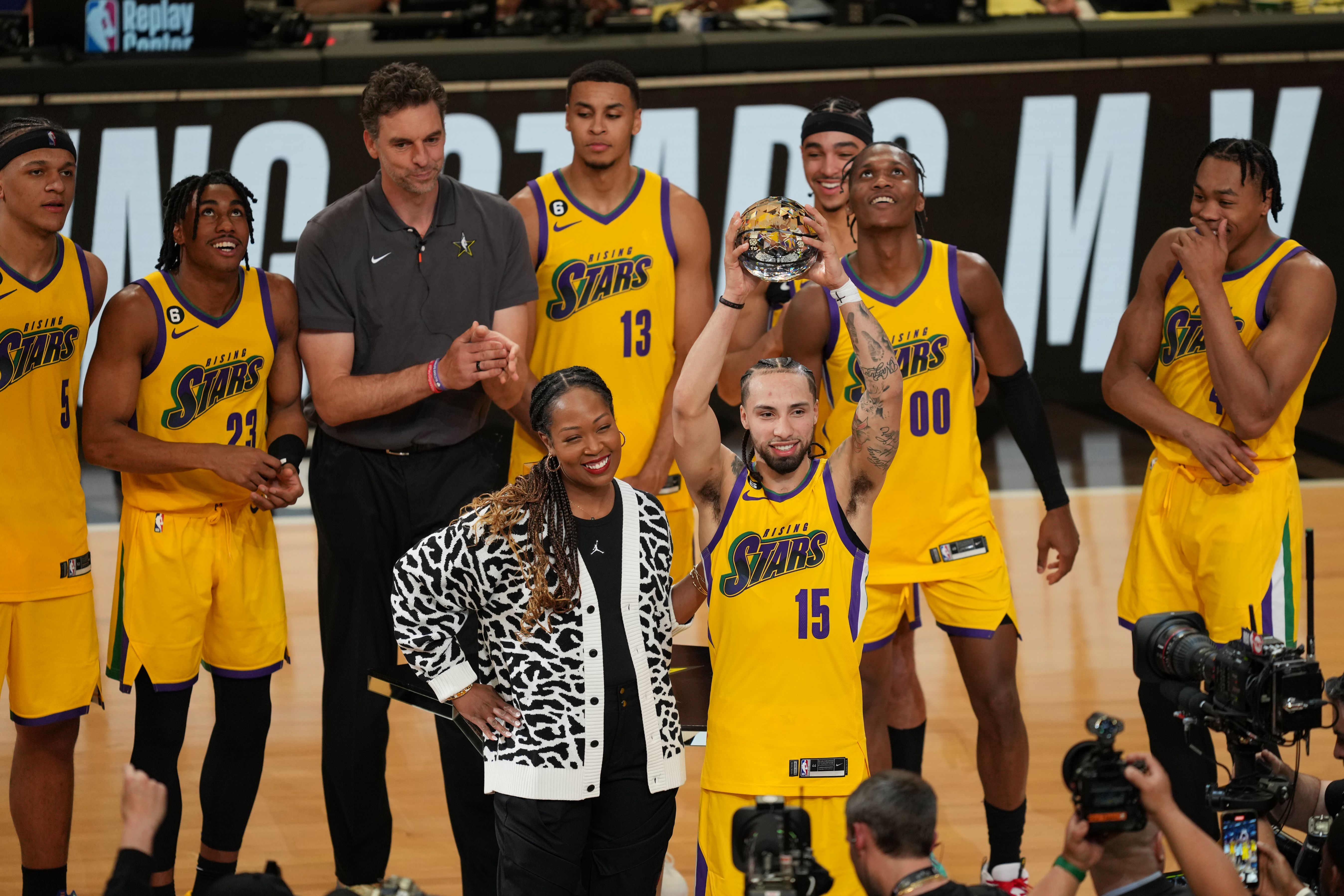 （体育）篮球——NBA全明星新秀赛：加索尔队夺冠
