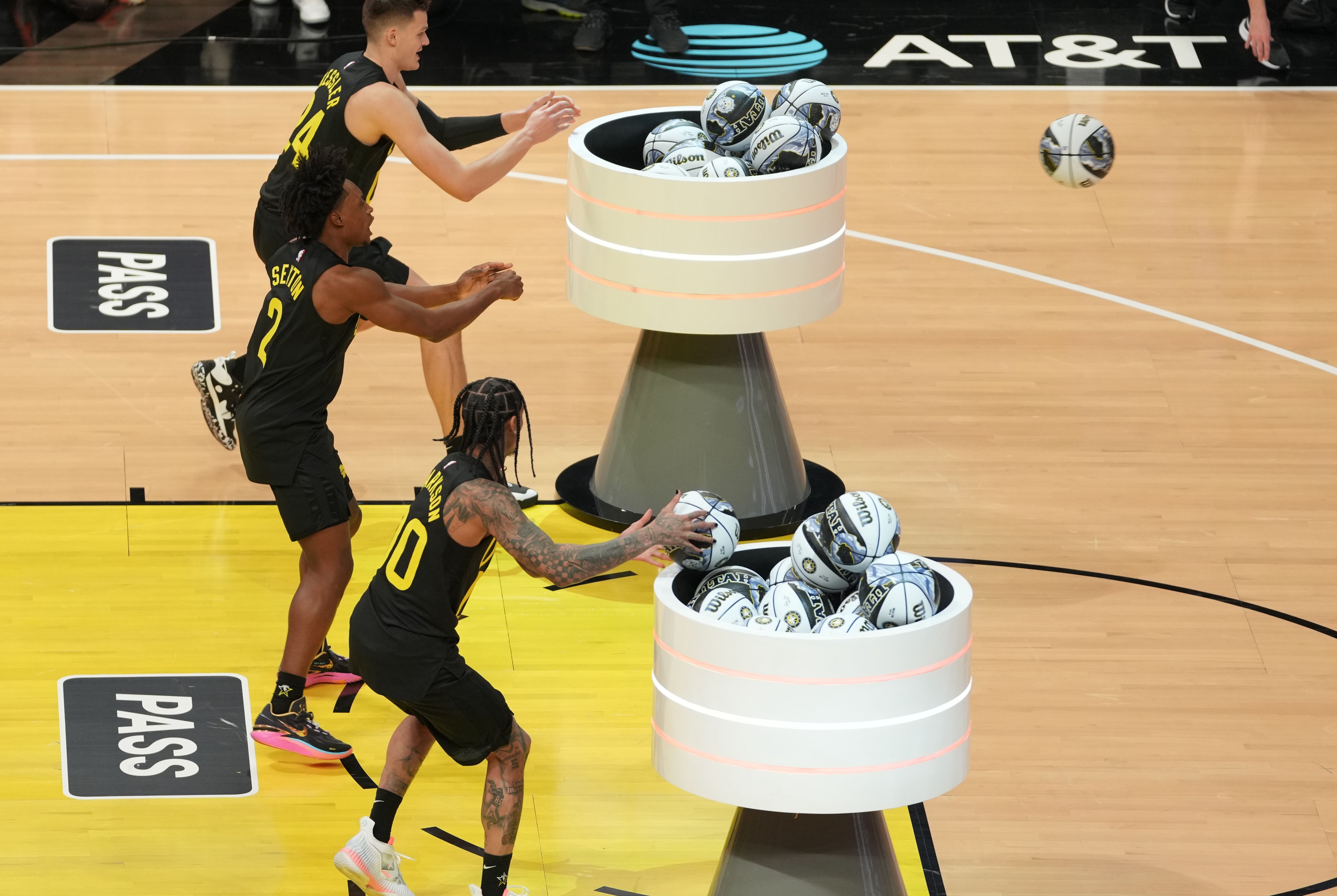 （体育）篮球——NBA全明星：犹他爵士队获技巧赛冠军