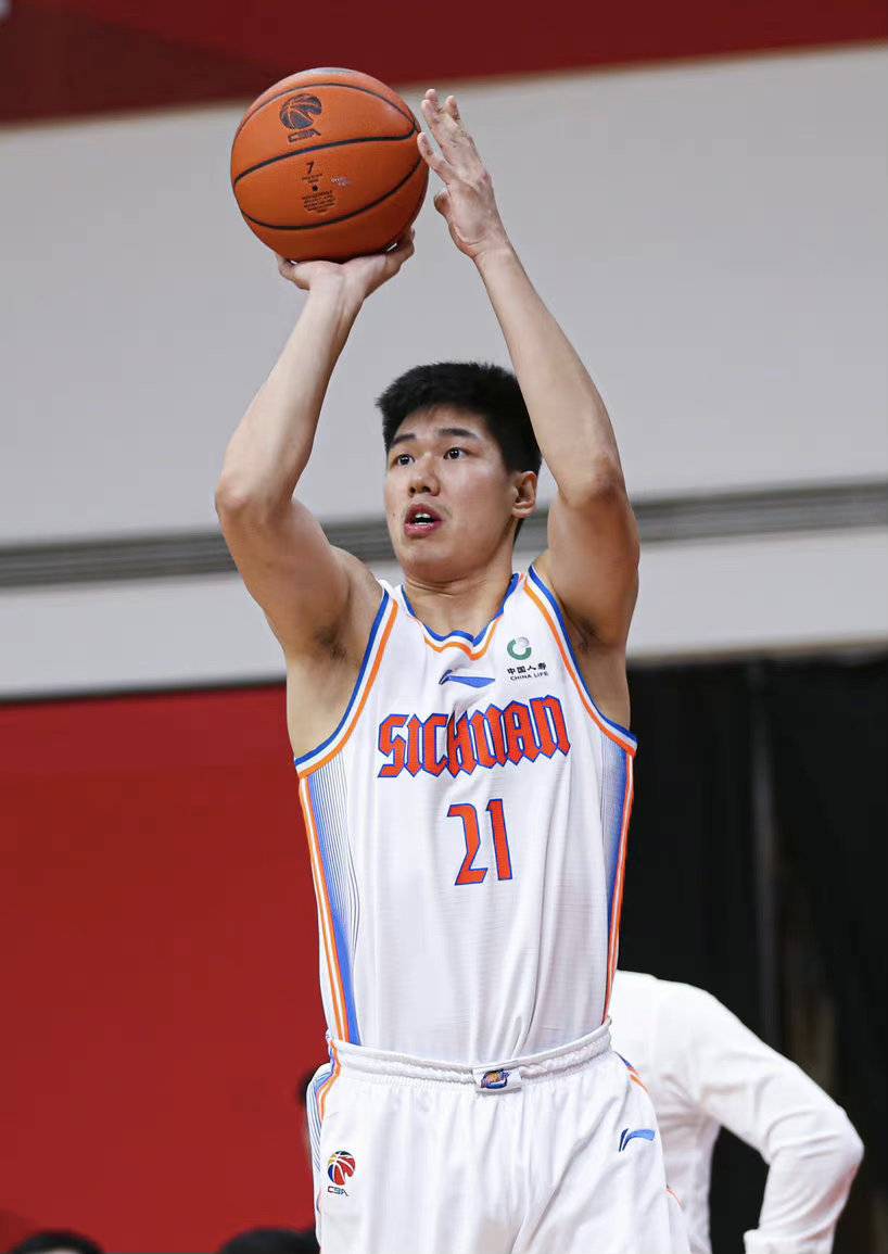 cba男籃在哪里比賽（時隔三年CBA重回成都 四川金榮實業男籃3月1日主場亮相）
