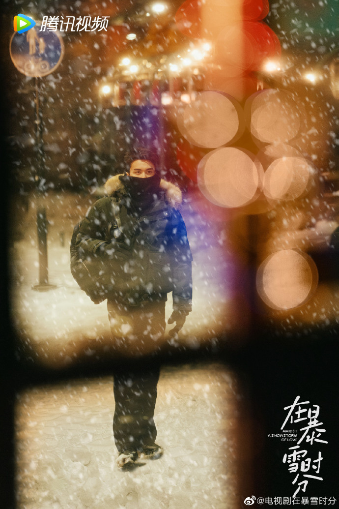 1905电影网讯 吴磊,赵今麦主演电视剧《在暴雪时分》发布落雪初遇剧照