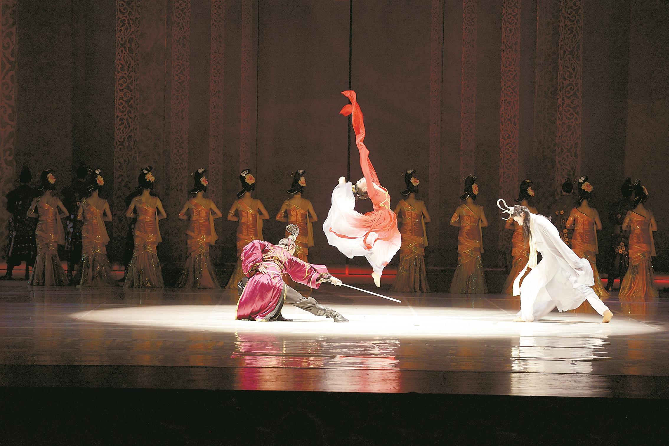 2月24日晚,大型舞剧《水月洛神》登陆广东省友谊剧院的舞台,唯美的