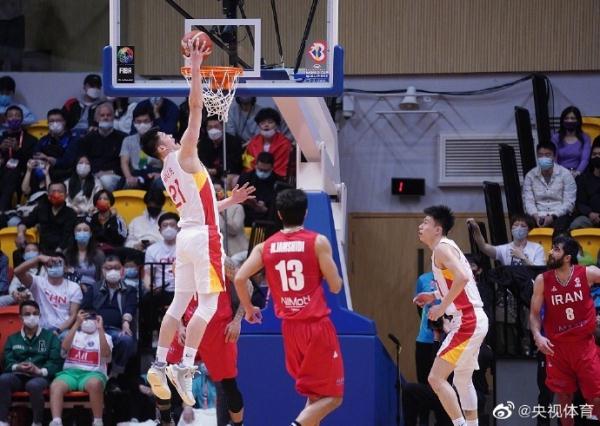 男篮世预赛：中国男篮86-74战胜伊朗男篮