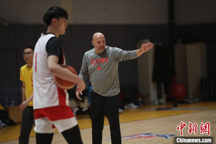 2022年世界杯男预选赛改革（世预赛两连胜收官 这支中国男篮变化有多大？）