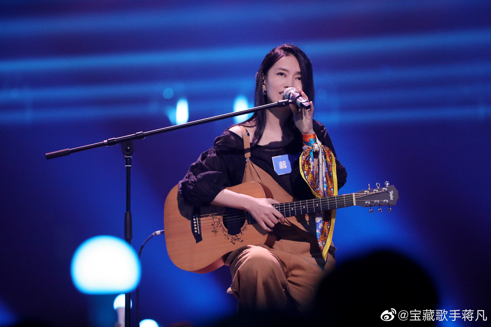 与非门乐队创始人离世后,主唱蒋凡也去往了"无拘无束的乐园"