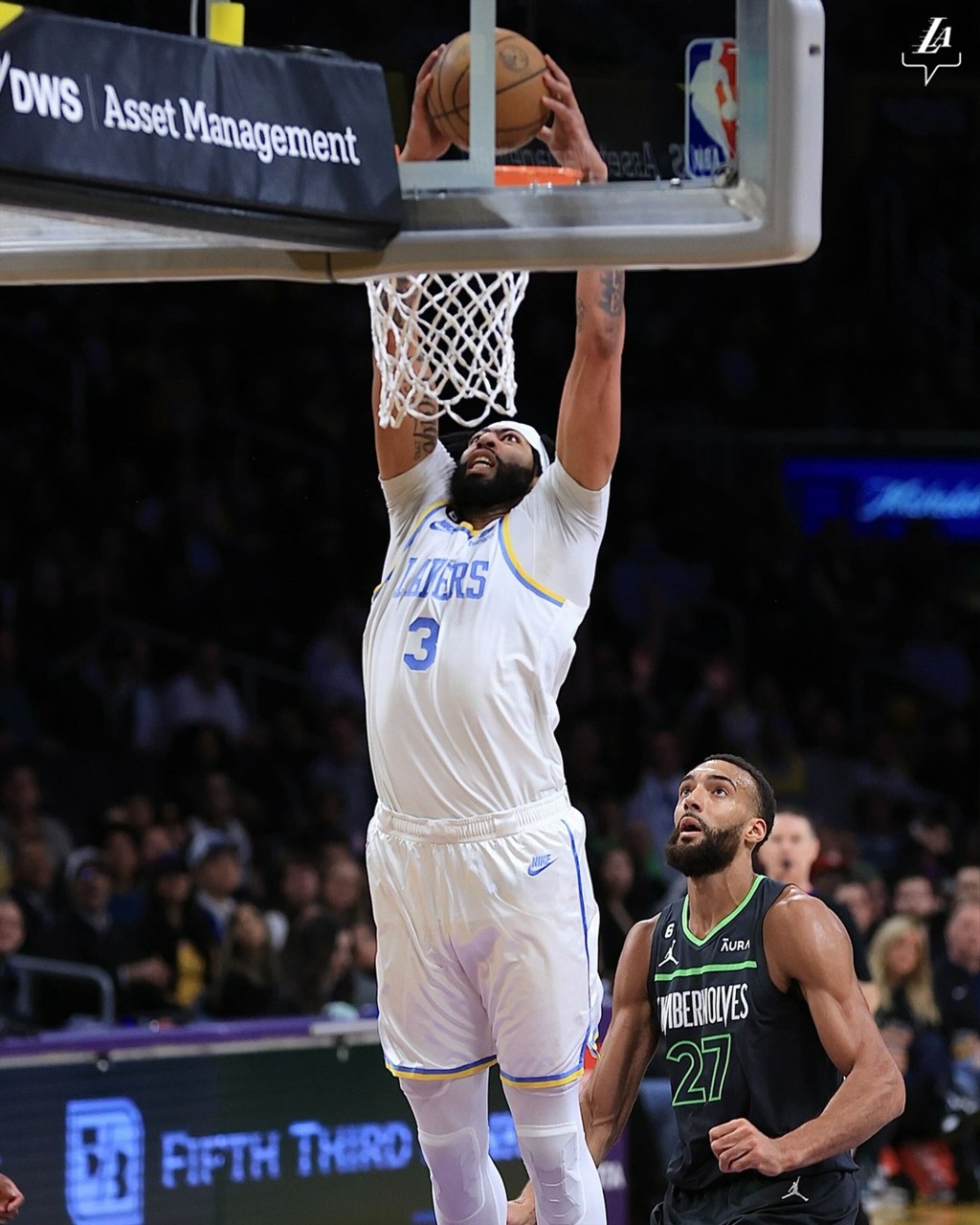今天nba哪些球队对决（NBA 上脚合集！布克、东契奇激情对喷！他俩到底骂了啥？）
