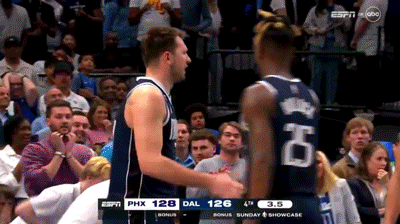 今天nba哪些球队对决（NBA 上脚合集！布克、东契奇激情对喷！他俩到底骂了啥？）