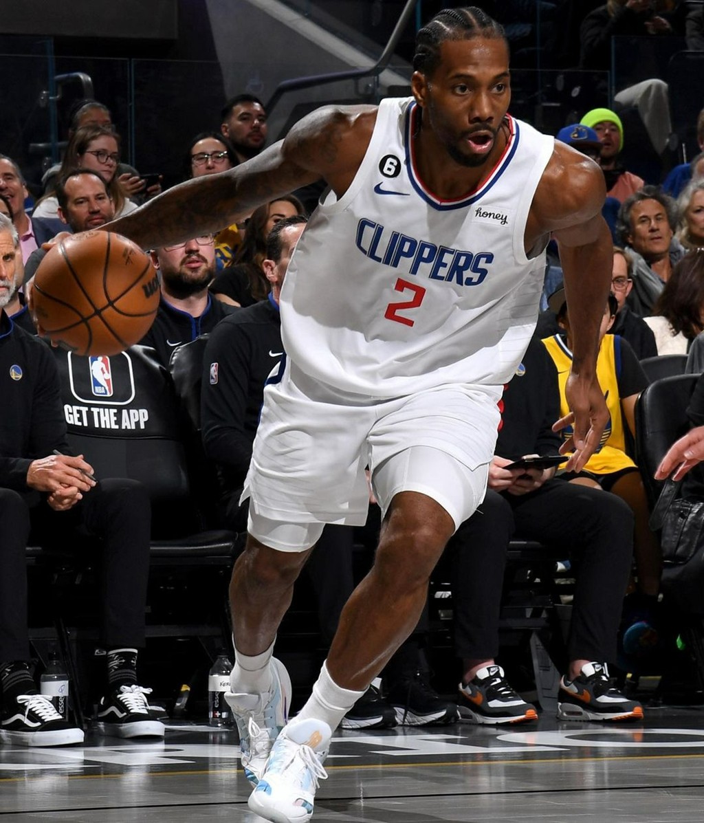 今天nba哪些球队对决（NBA 上脚合集！布克、东契奇激情对喷！他俩到底骂了啥？）