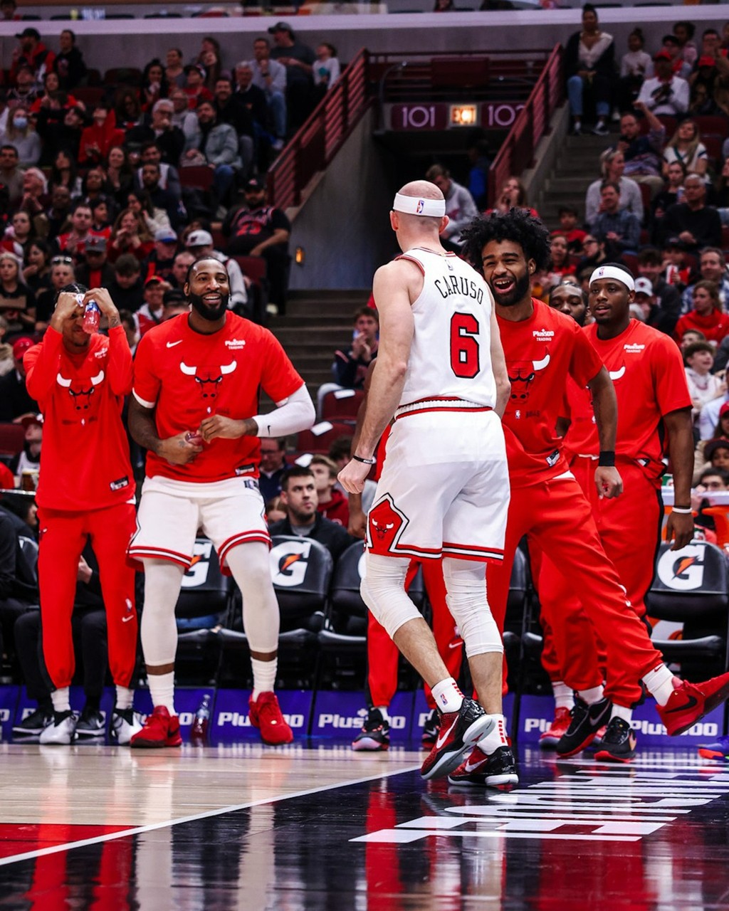 今天nba哪些球队对决（NBA 上脚合集！布克、东契奇激情对喷！他俩到底骂了啥？）