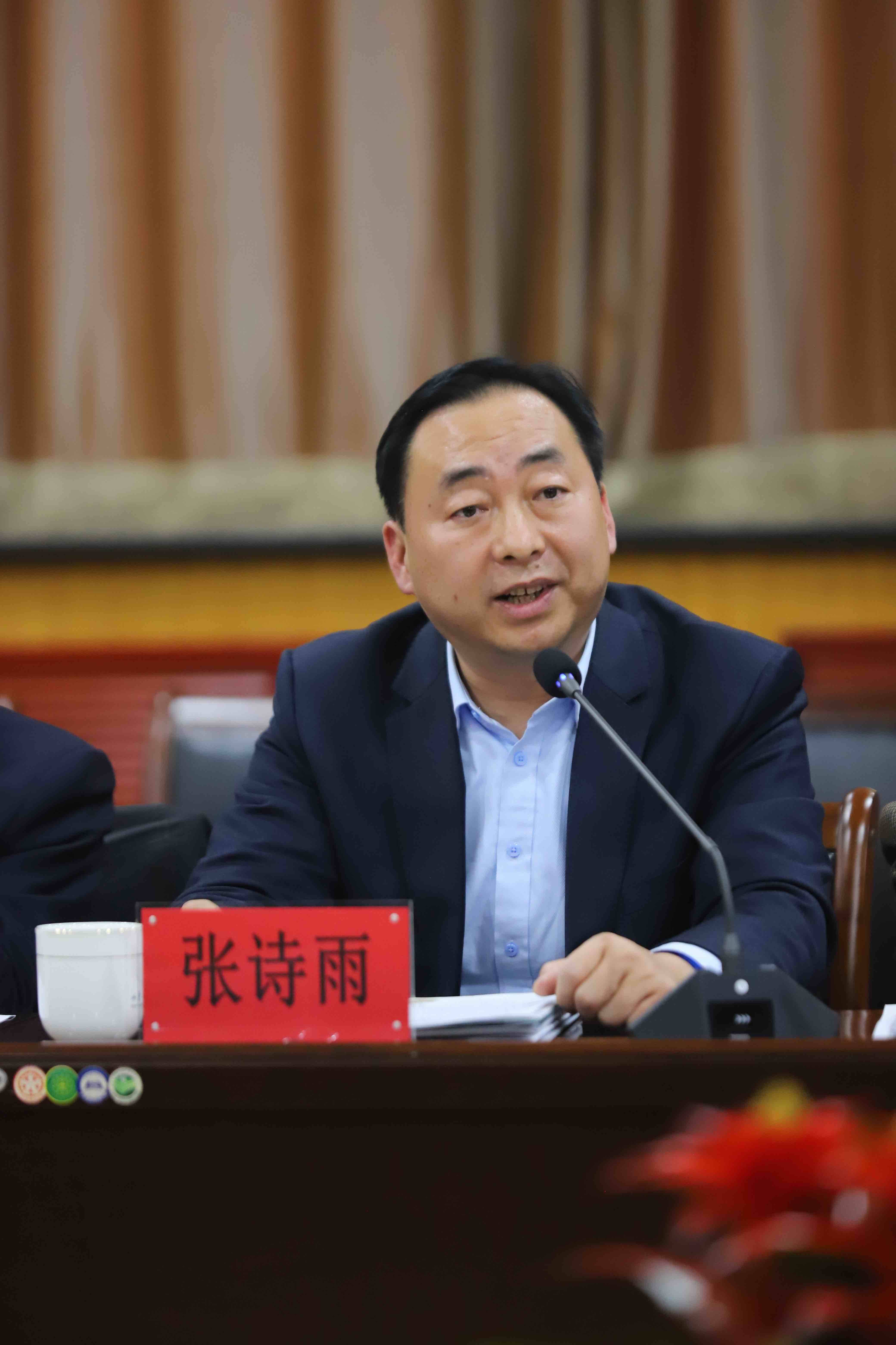 中国发展出版社副社长,国研智库总裁张诗雨表示要继续拥抱新技术.