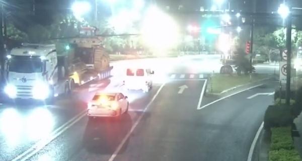 3小时！杭州街头又见“托举哥”！