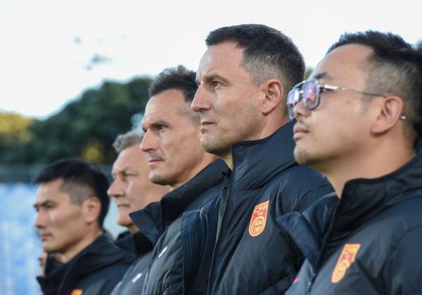 扬科维奇带队正式比赛首秀 中国男足0比0战平新西兰