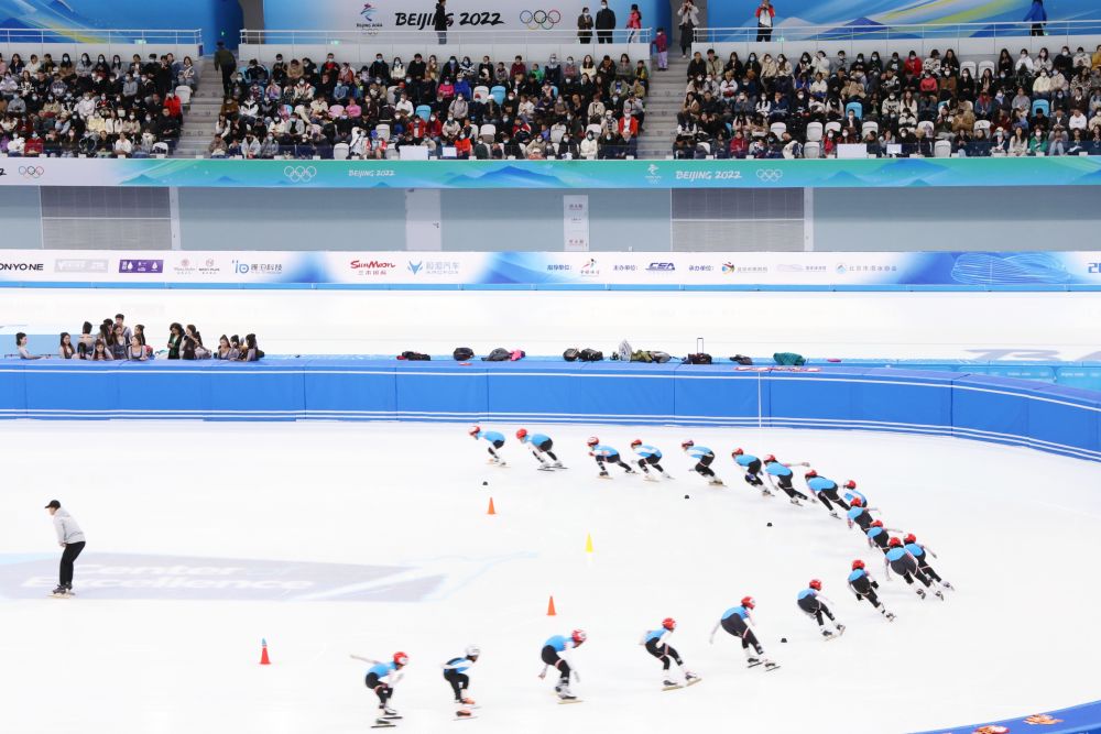 全国速度滑冰青年锦标赛在“冰丝带”开赛