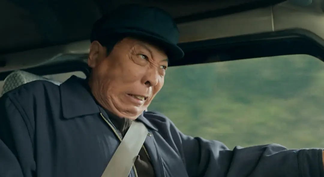 "莽村李有田"和《谭谈交通》谭乔同框吁安全驾驶,网友:剧里只有你狂飙