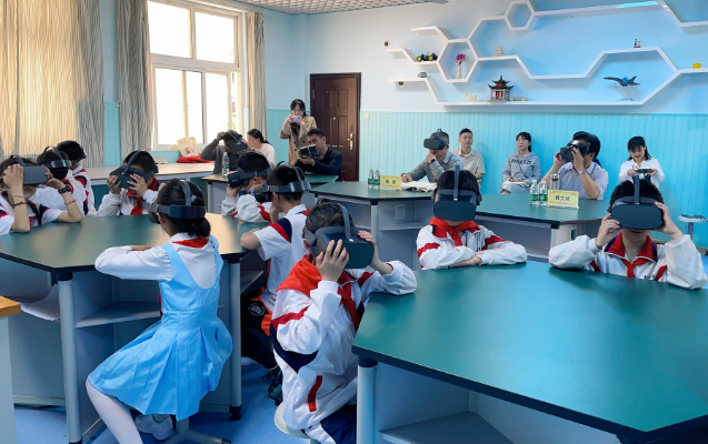 小学生戴vr眼镜上课是什么体验?
