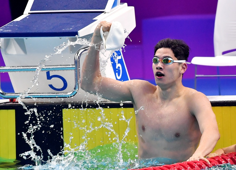奥运游泳冠军(刷新男子百米自由泳亚洲纪录，潘展乐目标直指“世界顶尖”)