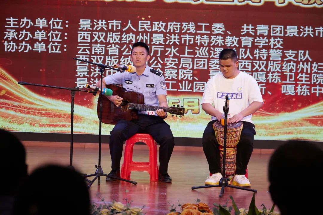 州公安局团委走进景洪市特殊教育学校参加“携爱助残·唱响青春” 全国助残日暨青年歌会活动