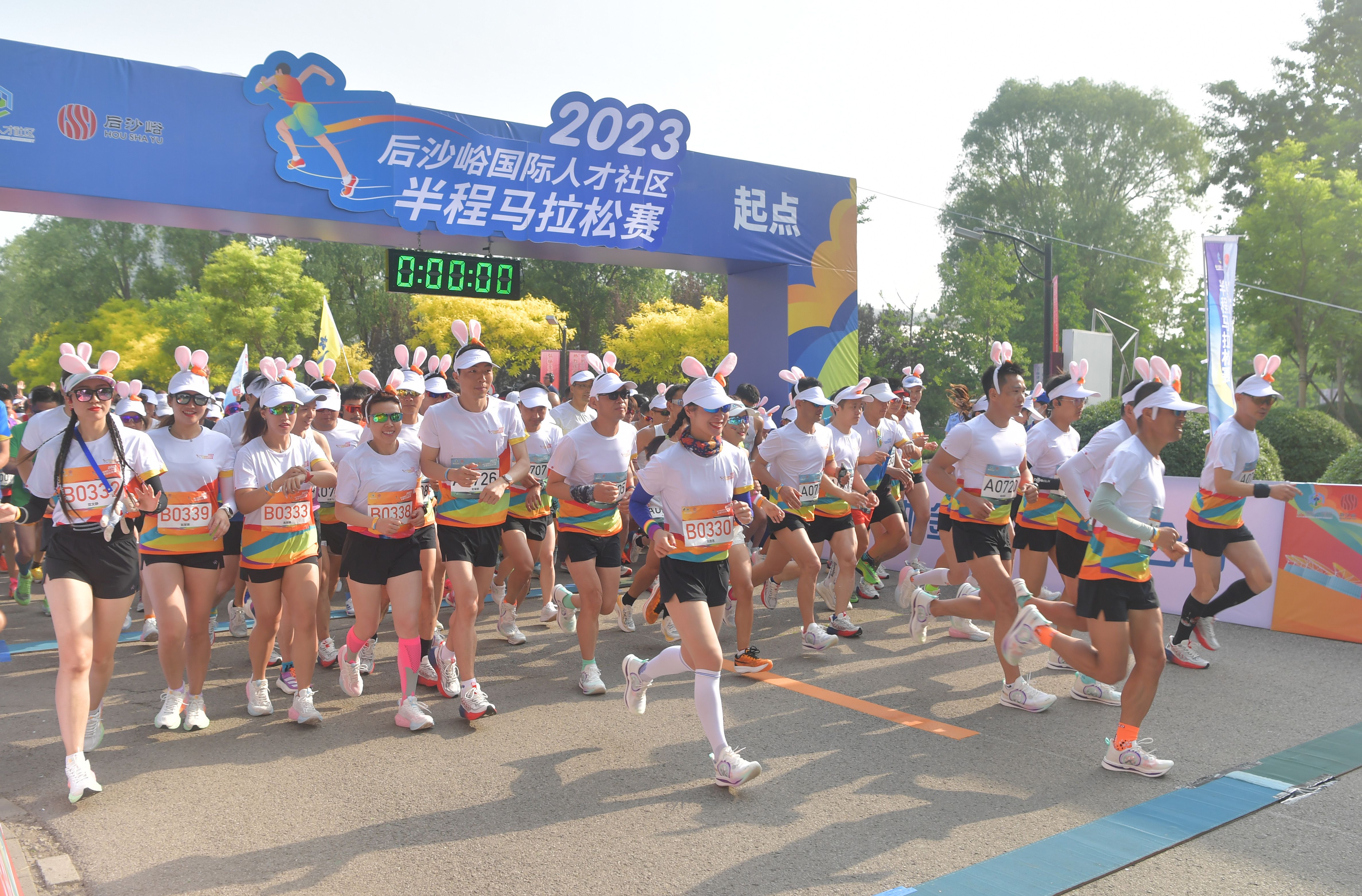 北京奥运会运动员入场(温榆河畔900人开跑 顺义后沙峪国际人才社区半程马拉松