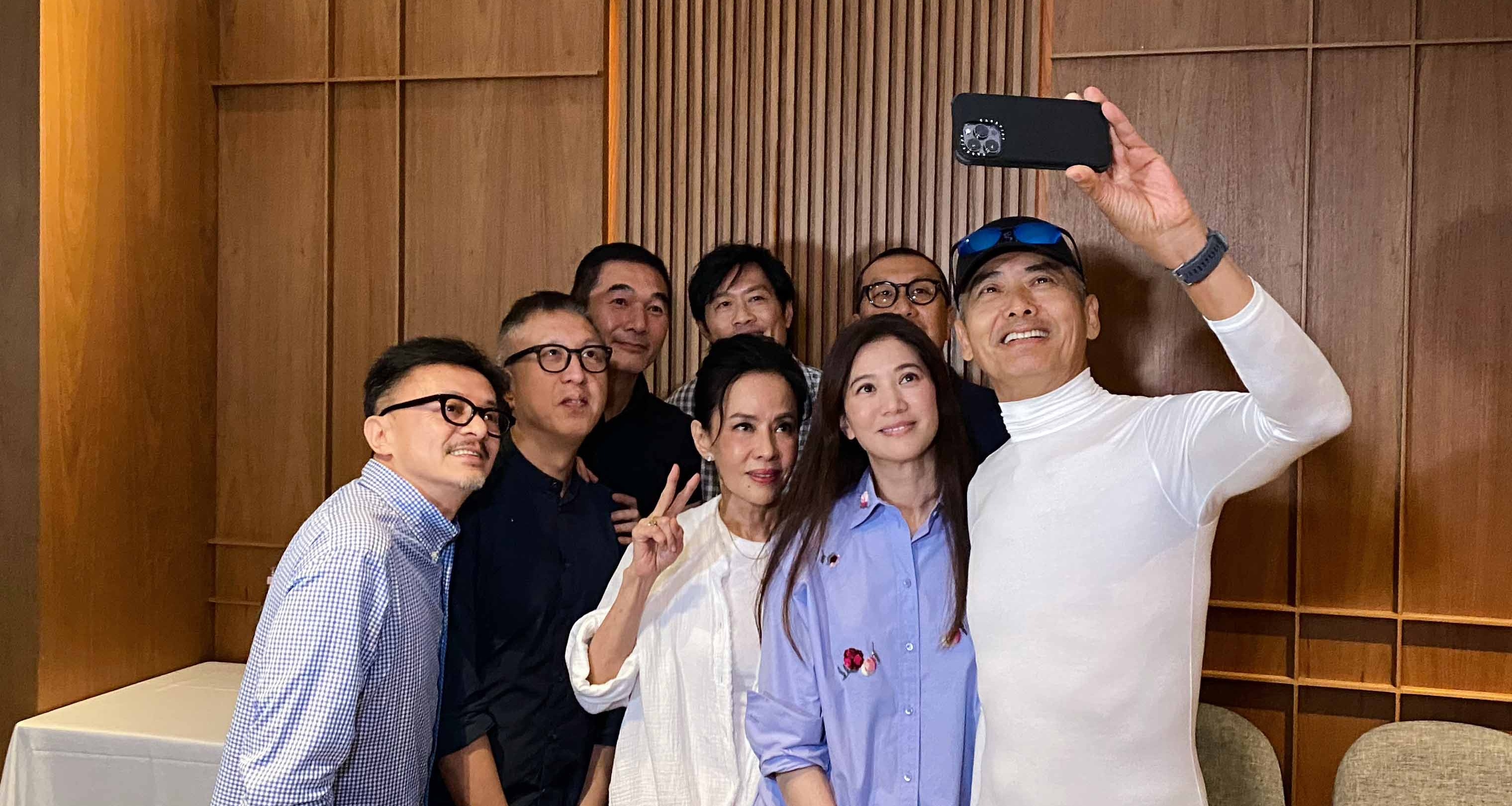 电影《别叫我"赌神"》剧组再欢聚 为周润发庆生好温暖