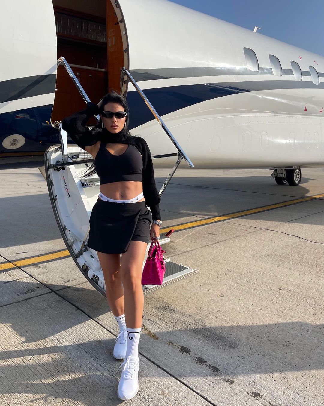 戛纳阳光明媚98c罗女友乔治娜晒照:准备去戛纳电影节78