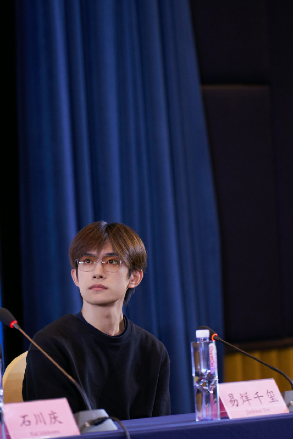 易烊千玺现身评委见面会:想起自己的新人路,青涩冲动很珍贵丨上影节