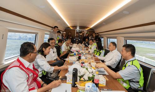 中国驻印尼大使陆慷试乘雅万高铁，联调联试时速超355公里