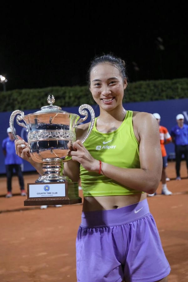 祝贺！郑钦文首夺WTA巡回赛冠军