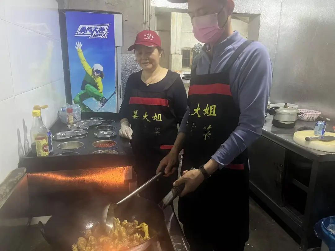 池州这家山里的饭店，仅红烧肉一年卖出2000多碗！| 池州味道