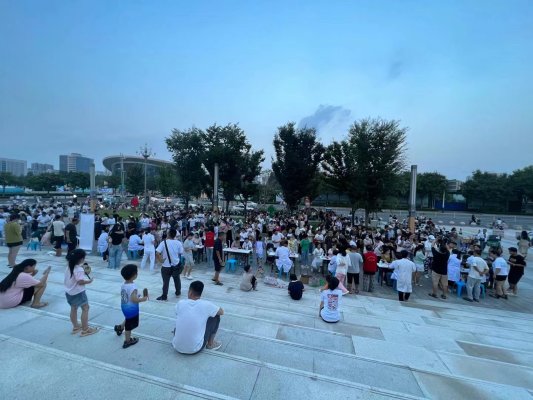 菏泽:家门口摆摊义诊 中医“健康夜市”惠民生