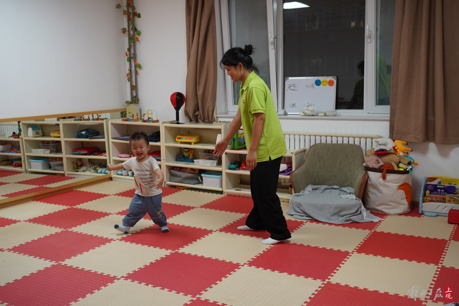 幼儿园生源少了,这里却需求旺盛,“家庭式托育”离走出灰色地带还有多远?