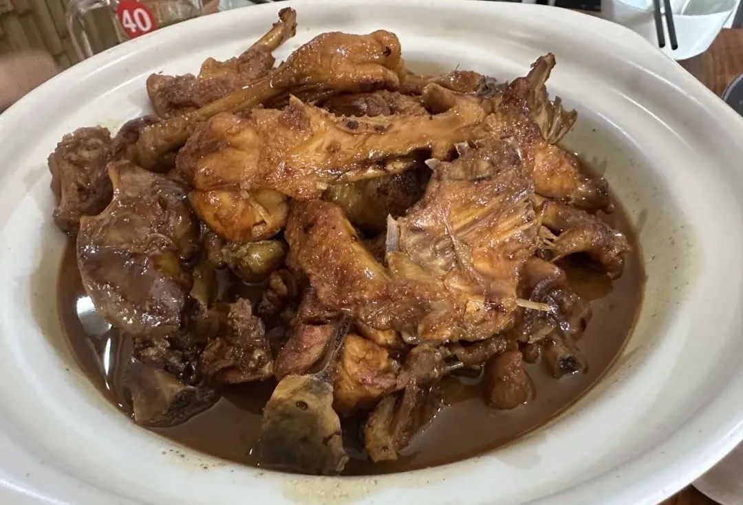 池州这家山里的饭店，仅红烧肉一年卖出2000多碗！| 池州味道