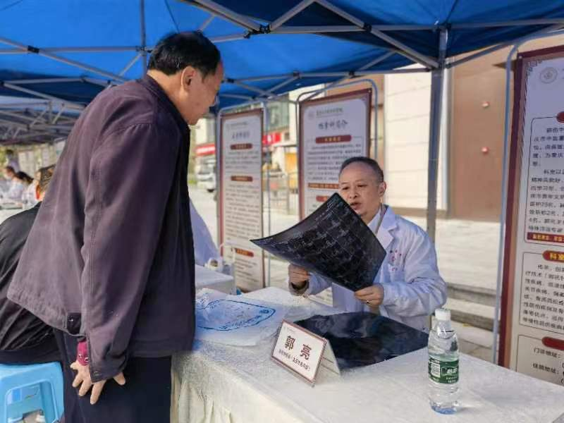 弘扬传统文化 渝中区举行中医药特色义诊活动