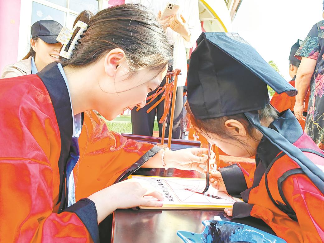 黄梅县百花幼教中心举办开学礼活动