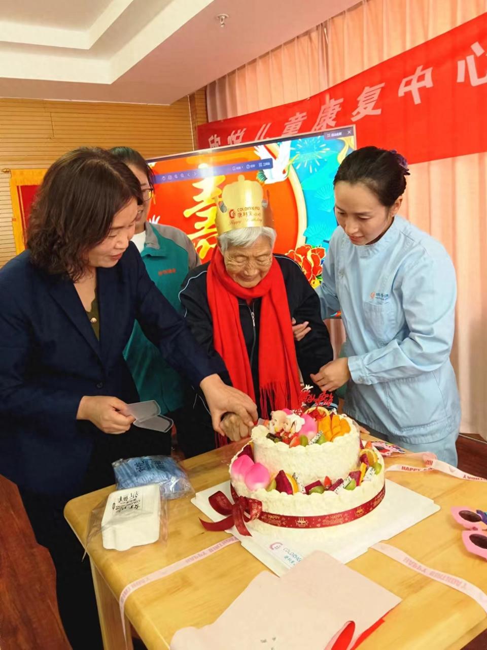 欣悦儿童康复中心儿童与映寿汇爷爷奶奶共度重阳佳节