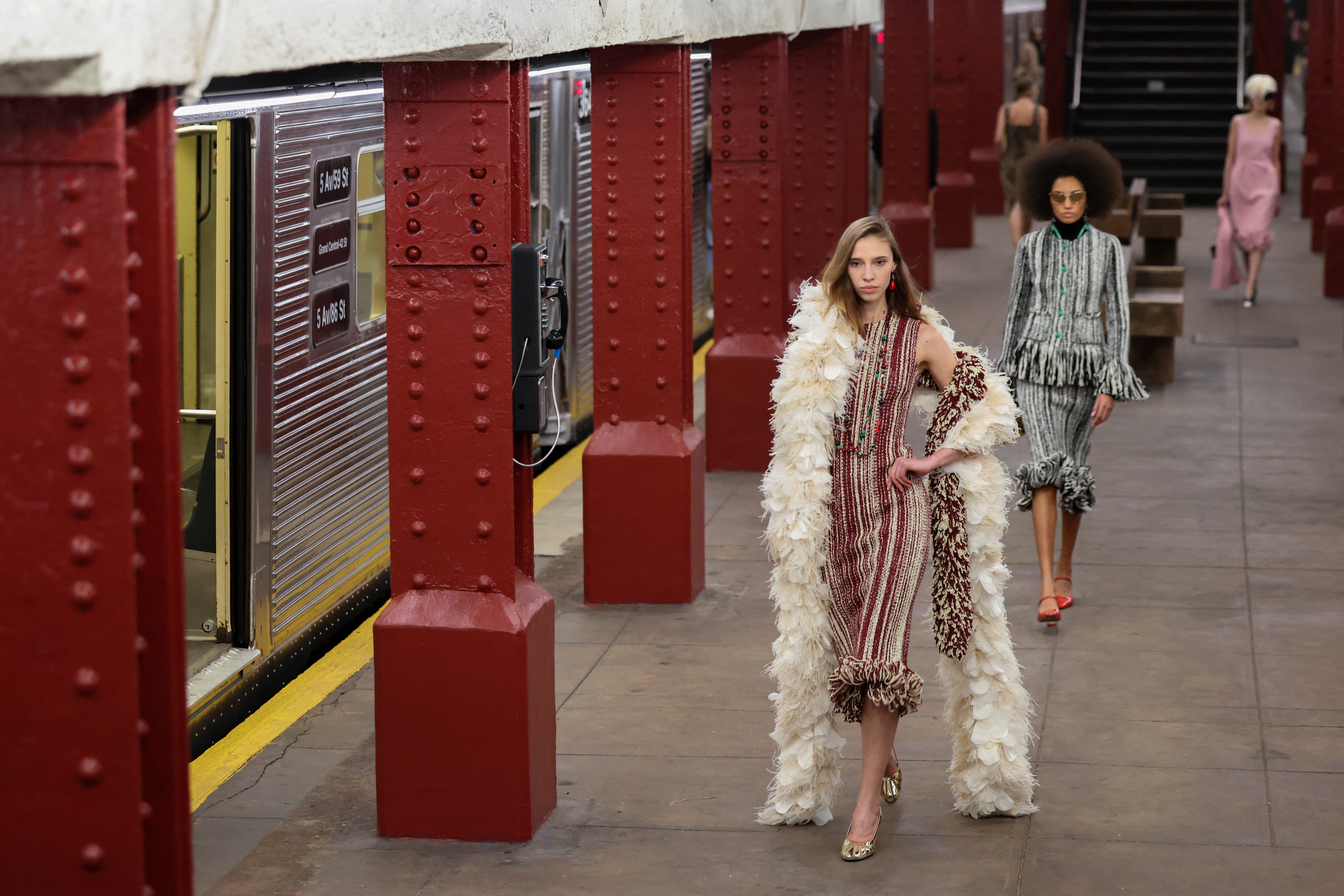 （外代二线）香奈儿2025/26高级手工坊系列时装秀(2)