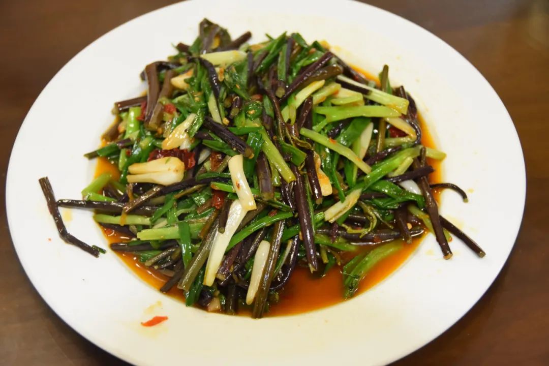 池州这家山里的饭店，仅红烧肉一年卖出2000多碗！| 池州味道