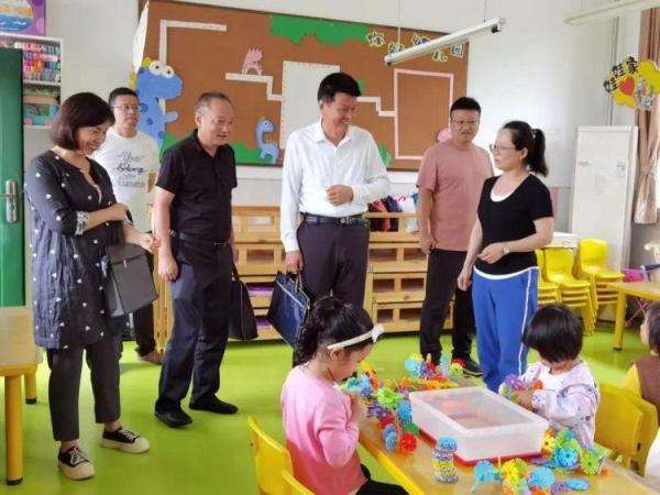 陈仓区教体局副局长崔楠检查指导千渭街道学前教育普及普惠区创建工作