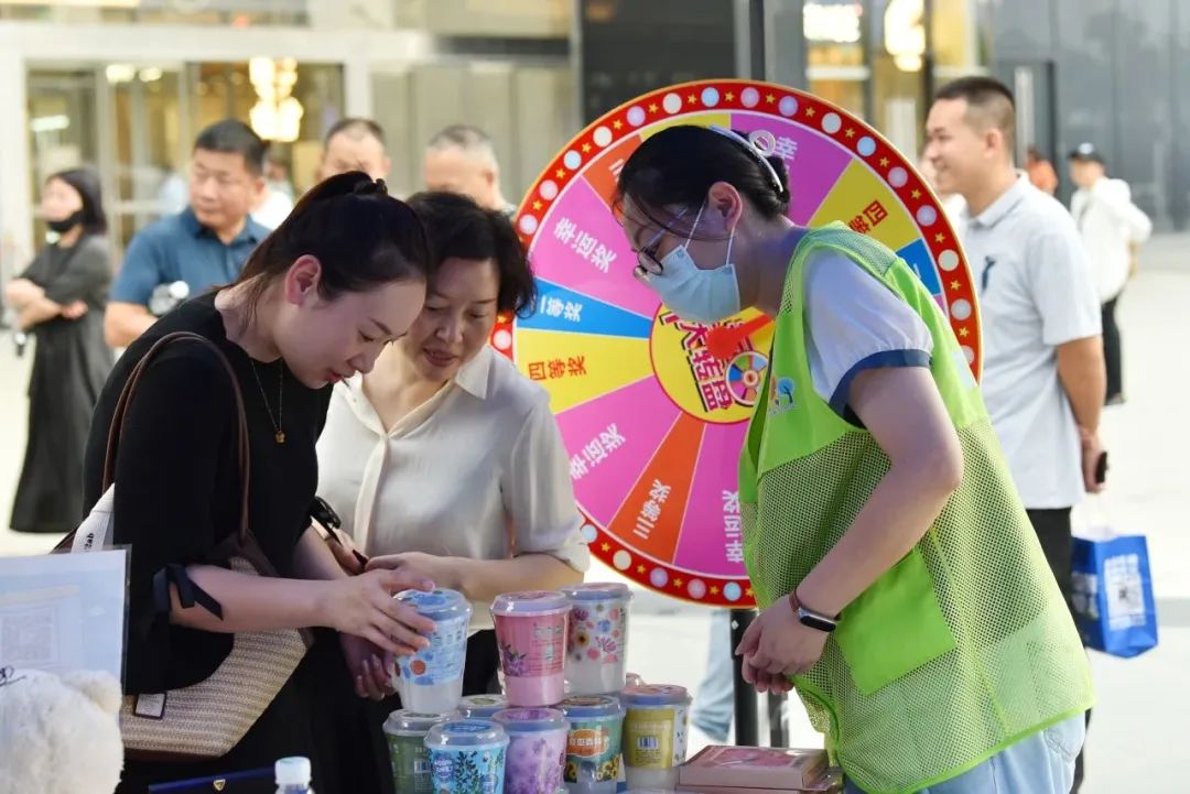 江汉:“常”见微光 爱满“果果” 慈善之夜汇聚公益力量