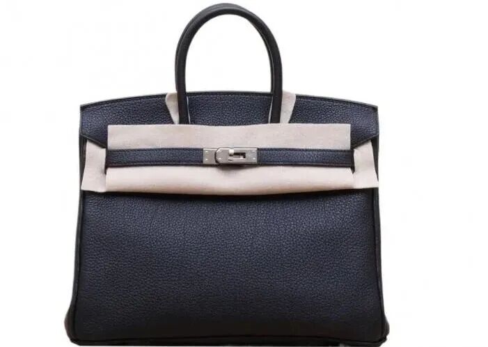 老铺黄金，为什么总想跟黄金划清关系？