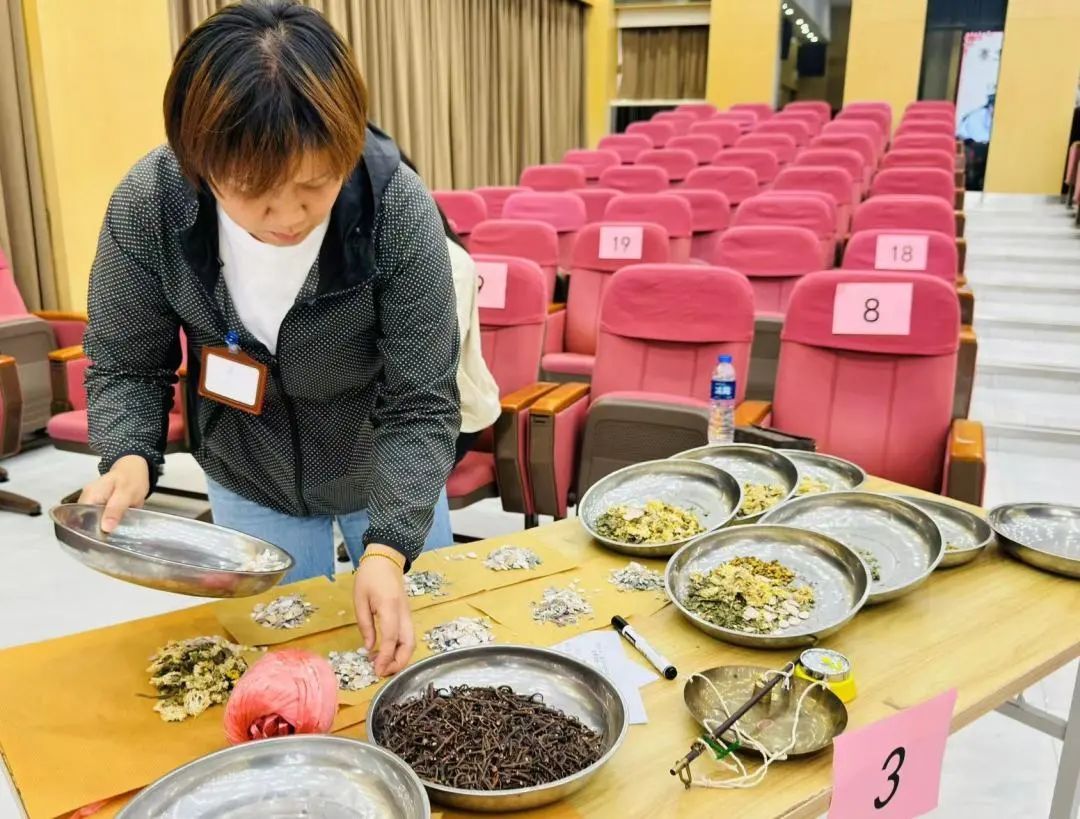 职业技能**武!中药师现场“秀”功底