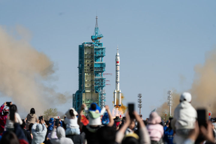 神州春日绘新卷 忙趁东风放神舟——写在神舟二十号载人飞船成功发射之际