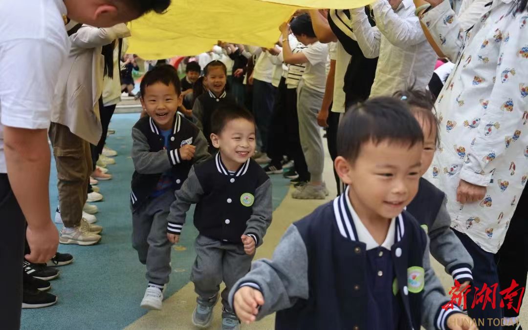 长沙县泉塘二幼:小手牵大手运动“悦”童心