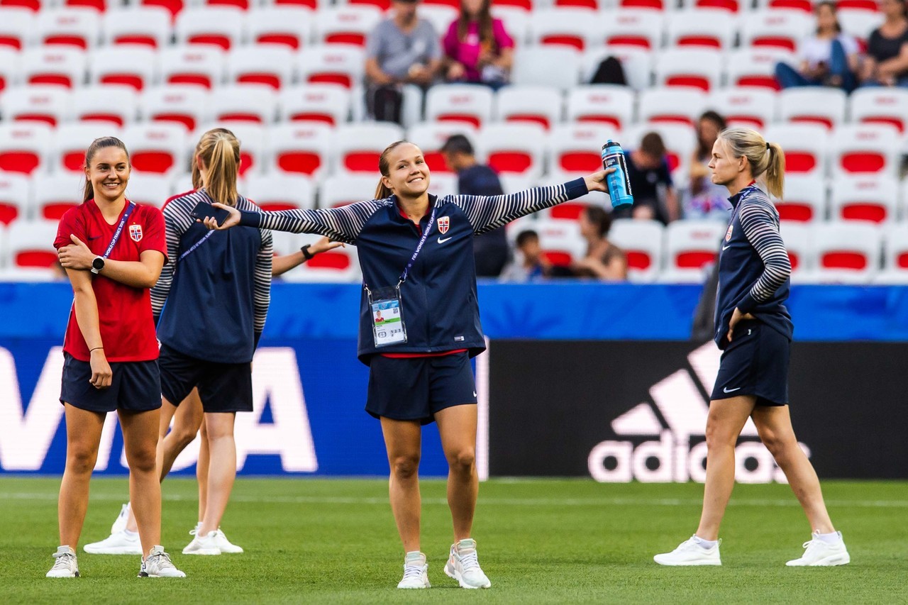 女足世界杯2019法国对挪威(女足世界杯-A组-法国2-1险胜挪威)