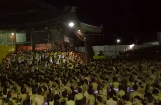 裸祭是什么，万人裸祭是什么意思（日本上万名男子冒严寒聚集参加裸祭）