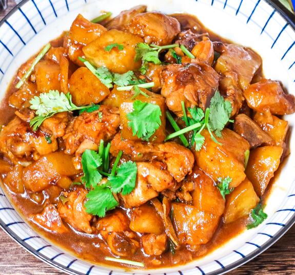 【土豆燉雞】做法步驟圖 10分鐘搞定 兒子連湯汁都吃光-起舞食譜網