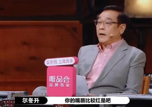 丁程鑫靠郭敬明肩膀，郭敬明力捧小鲜肉终见成效